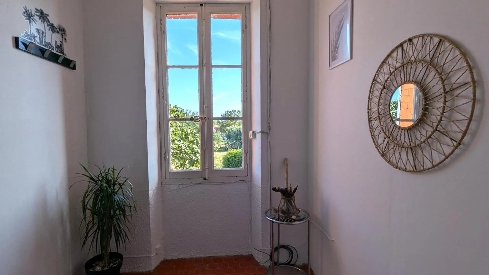 Appart Moderne Proche Plage Avec Terrasse Et Climatisation Hyeres 0*,  France